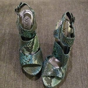beautiful snake print wedges